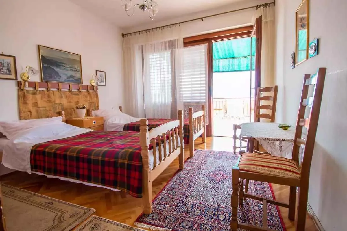 Apartment In Crikvenica 53909
