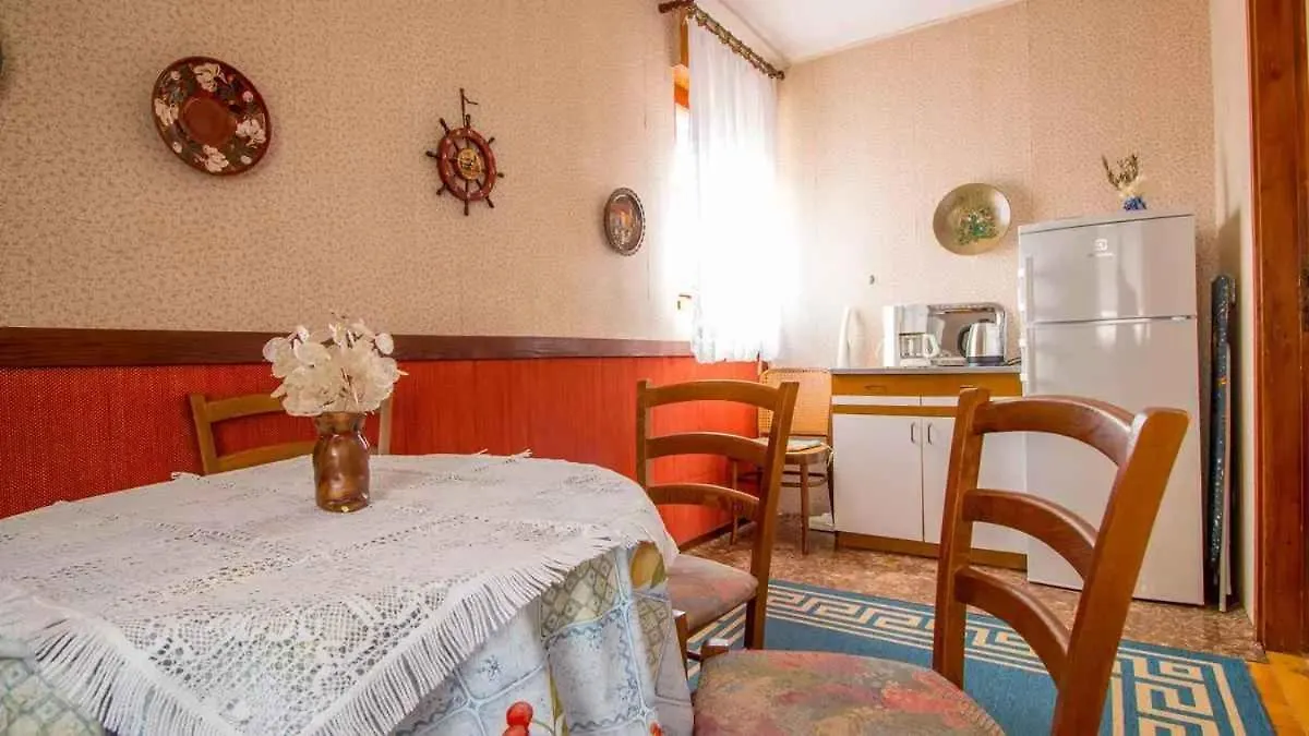 Apartment In Crikvenica 53909